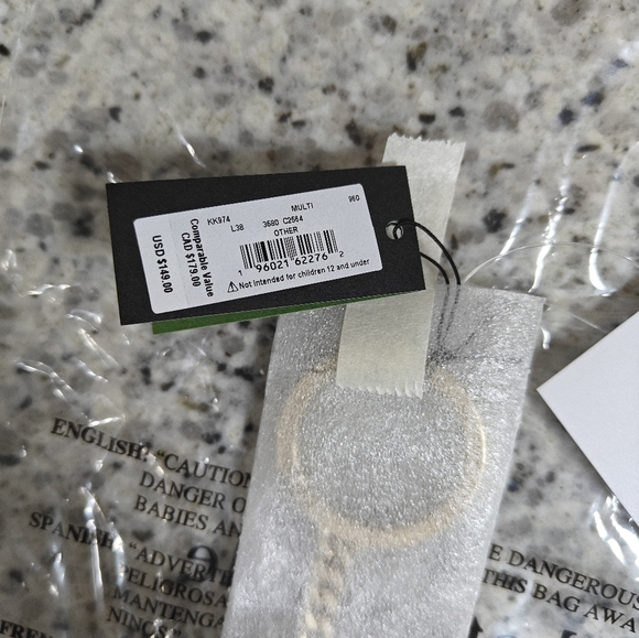 Kate spade Flora Flower Keychain - Picture 5 of 9